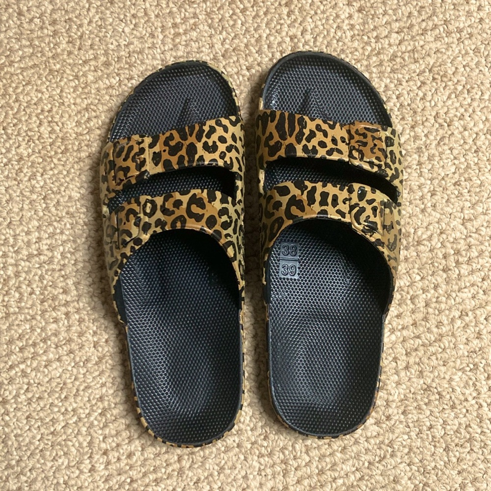 FREEDOM MOSES Cheetah Print Sandals